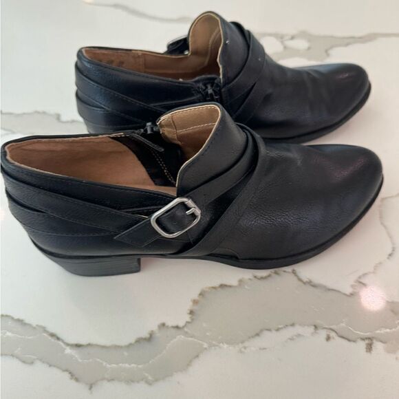 Black booties size 7.5 - Picture 4 of 7